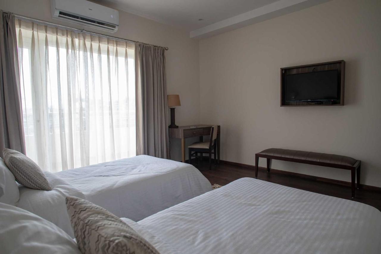 Hotel Alaya Dehradun Ngoại thất bức ảnh