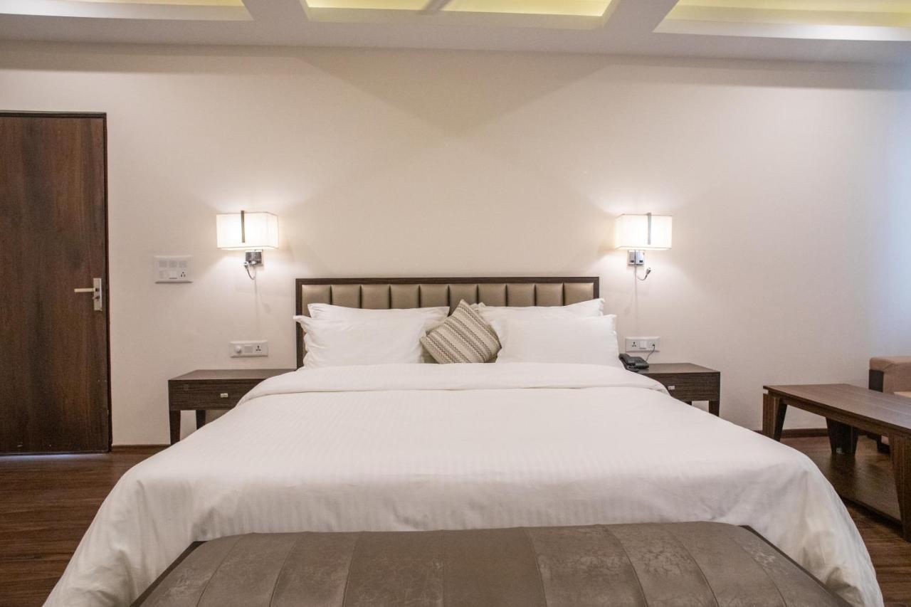 Hotel Alaya Dehradun Ngoại thất bức ảnh