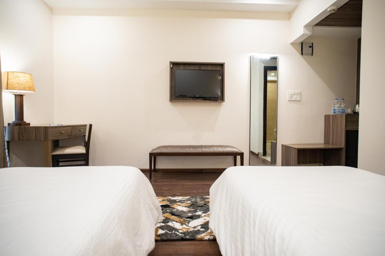 Hotel Alaya Dehradun Ngoại thất bức ảnh