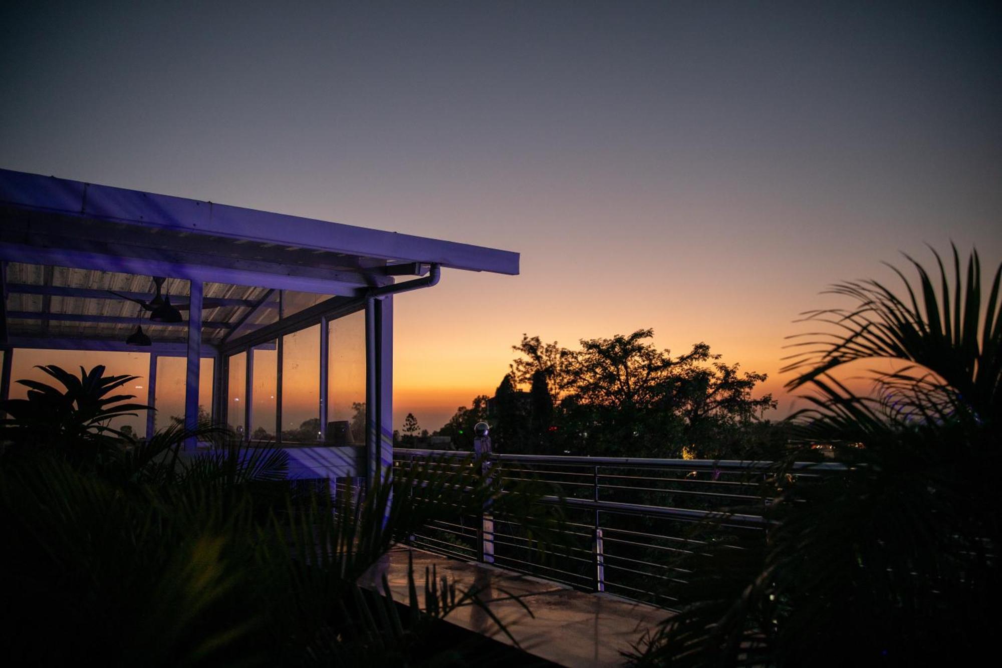 Hotel Alaya Dehradun Ngoại thất bức ảnh