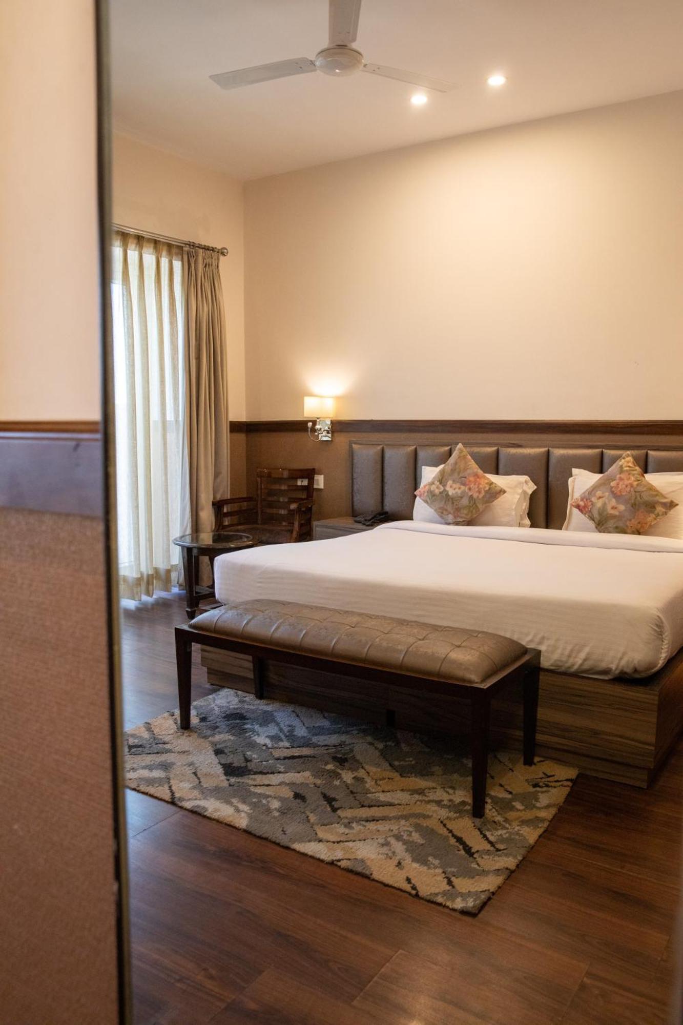 Hotel Alaya Dehradun Ngoại thất bức ảnh