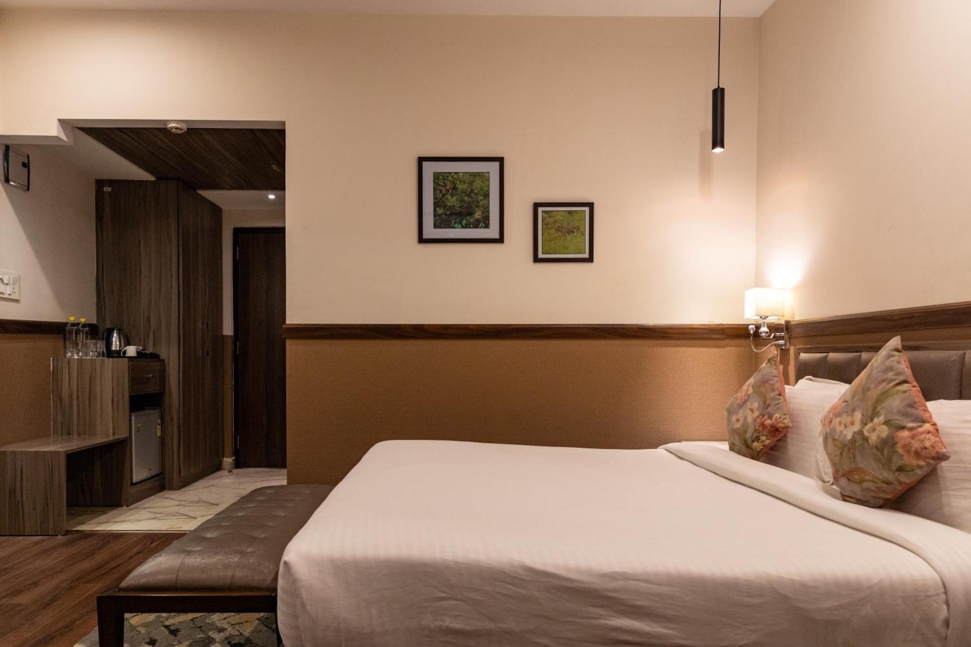 Hotel Alaya Dehradun Ngoại thất bức ảnh